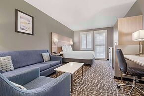 Best Western Plus Lake Elsinore Inn & Suites
