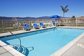 Best Western Plus Lake Elsinore Inn & Suites