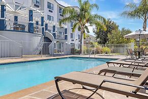 Best Western Plus Lake Elsinore Inn & Suites