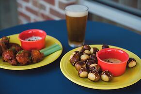 Hotel Indigo Columbus Architectural Center by IHG