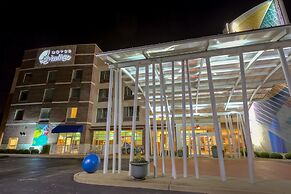 Hotel Indigo Columbus Architectural Center by IHG