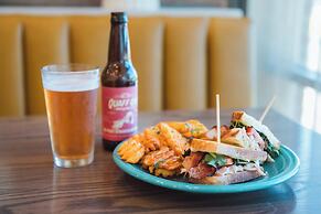 Hotel Indigo Columbus Architectural Center by IHG