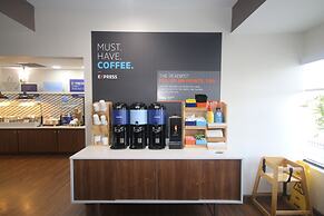 Holiday Inn Express Hotel & Suites Greensboro - East by IHG