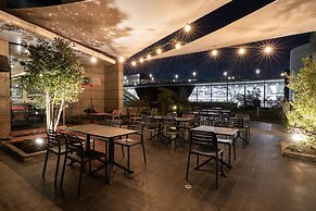 Holiday Inn Santiago - Airport Terminal by IHG