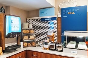 Holiday Inn Express Maspeth by IHG