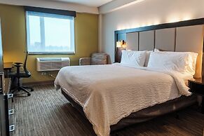 Holiday Inn Express Maspeth by IHG