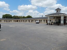 Pearsall Executive Inn
