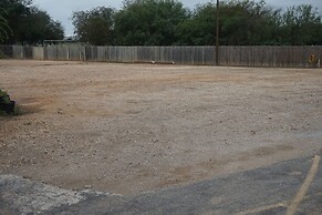 Pearsall Executive Inn