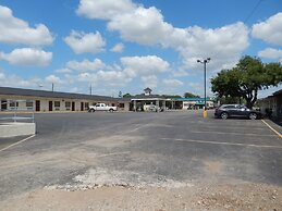 Pearsall Executive Inn