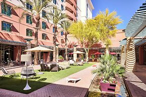 Renaissance® Phoenix Glendale Hotel & Conference Center