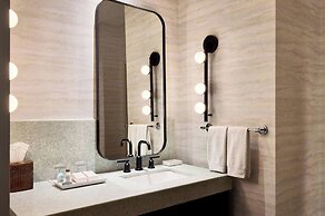 Renaissance® Phoenix Glendale Hotel & Conference Center