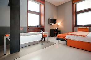 Orange Hotel