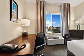 Comfort Inn & Suites Airport