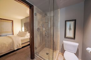 Sunrise Ridge Waterfront Resort