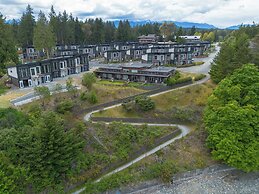 Sunrise Ridge Waterfront Resort