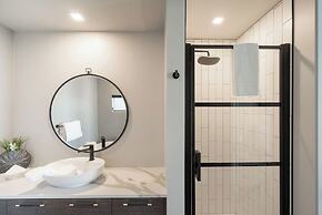 Sunrise Ridge Waterfront Resort