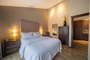 Sunrise Ridge Waterfront Resort