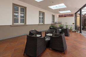 Hotel Embassy