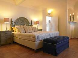 Suites of the Gods Cave Spa