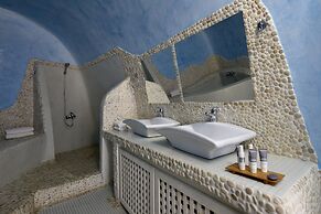 Suites of the Gods Cave Spa