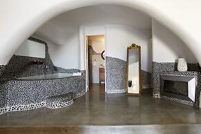 Suites of the Gods Cave Spa