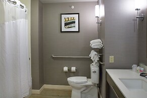 Holiday Inn Bloomington-Airport by IHG