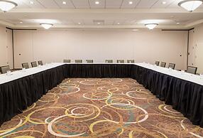 Holiday Inn Bloomington-Airport by IHG