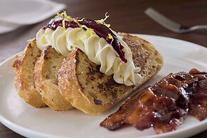 Bellasera Hotel & Suites Paso Robles, Tapestry by Hilton