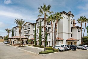 Bellasera Hotel & Suites Paso Robles, Tapestry by Hilton