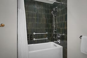 Bellasera Hotel & Suites Paso Robles, Tapestry by Hilton