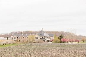 Riverbend Inn and Vineyard