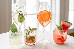 Riverbend Inn and Vineyard