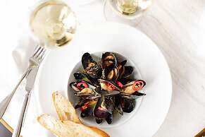 Riverbend Inn and Vineyard