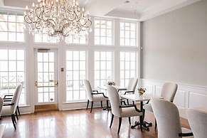 Riverbend Inn and Vineyard