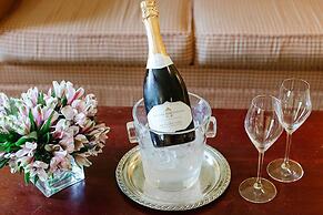 Riverbend Inn and Vineyard