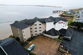 Siletz Bay Beachfront Hotel by OYO Lincoln City