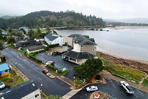 Siletz Bay Beachfront Hotel by OYO Lincoln City