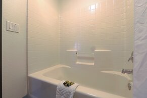 Siletz Bay Beachfront Hotel by OYO Lincoln City