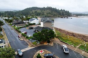 Siletz Bay Beachfront Hotel by OYO Lincoln City