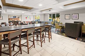 Holiday Inn Express & Suites Marysville by IHG