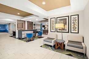 Holiday Inn Express & Suites Marysville by IHG