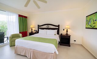 Parador Nature Resort and Spa