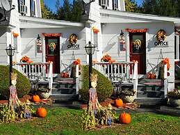 Willows Motel Williamstown