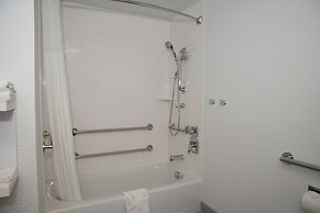 Hampton Inn & Suites Los Angeles/Sherman Oaks