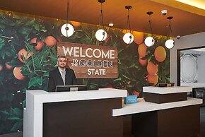 Hampton Inn & Suites Los Angeles/Sherman Oaks