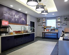 Hampton Inn & Suites Los Angeles/Sherman Oaks