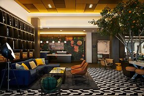 Hampton Inn & Suites Los Angeles/Sherman Oaks