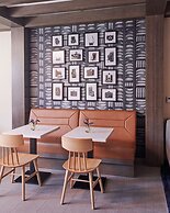 Hampton Inn & Suites Los Angeles/Sherman Oaks