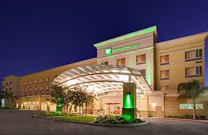 Holiday Inn & Suites Bakersfield by IHG