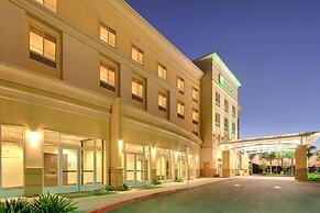 Holiday Inn & Suites Bakersfield by IHG